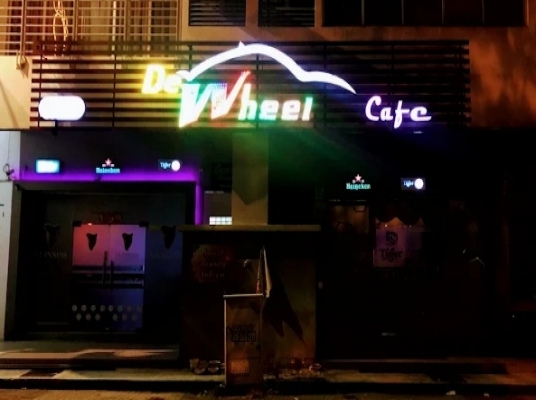 DE WHEEL CAFE (BM)