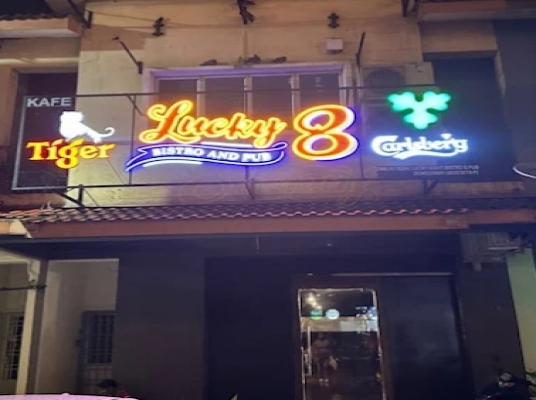 LUCKY EIGHT BISTRO & PUB (BM)